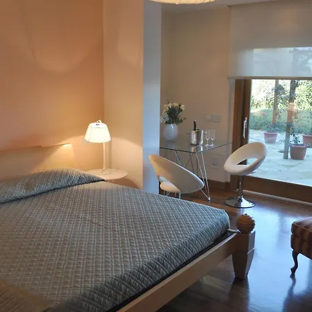7 Bedrooms With Shared Pool Jacuzzi And Furnished Garden At San Michele Villa *